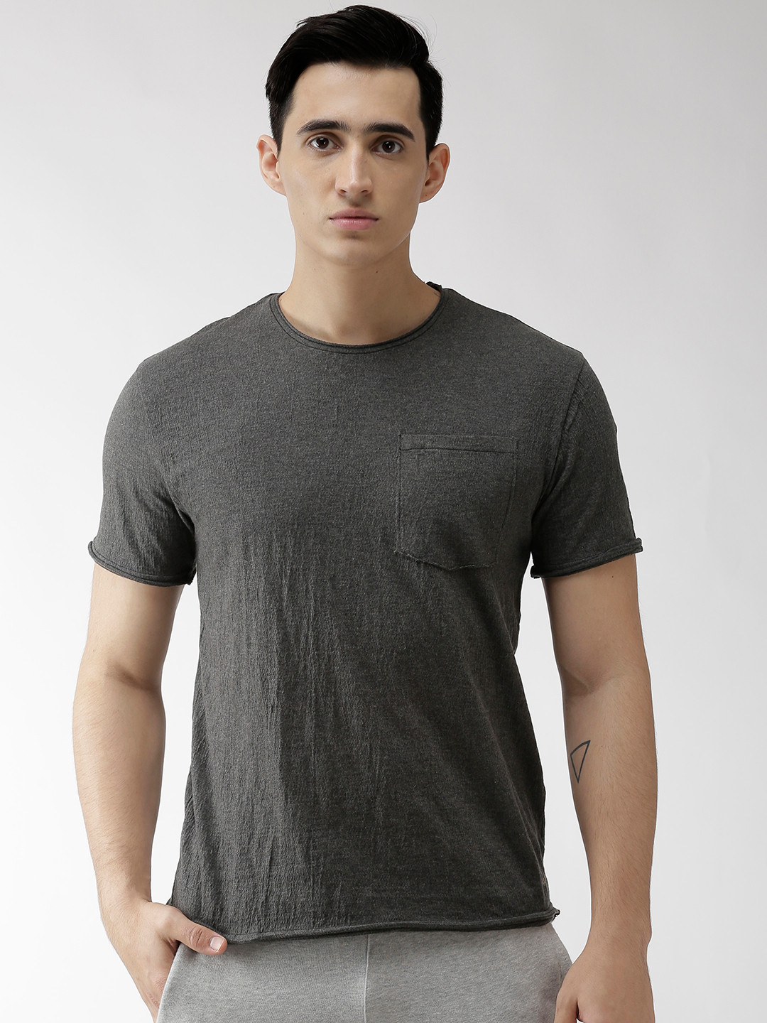 

Alcis Men Charcoal Grey Solid Round Neck Yoga T-shirt