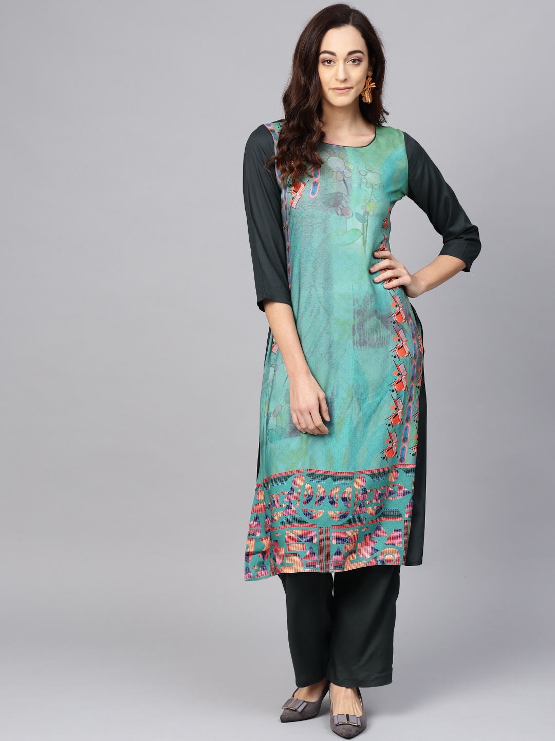 

Meeranshi Women Green Printed Kurta with Trousers