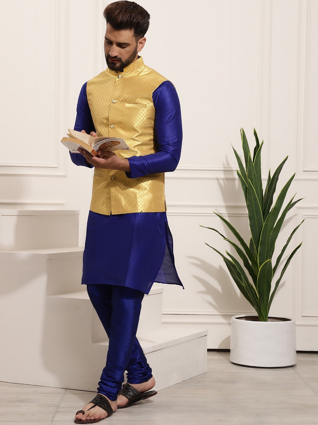 

SOJANYA Men Blue & Yellow Solid Kurta with Churidar & Nehru Jacket
