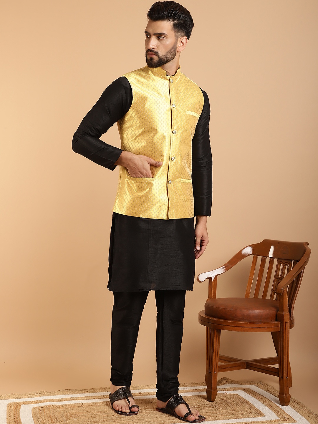 

SOJANYA Men Black & Yellow Kurta Set & Nehru Jacket