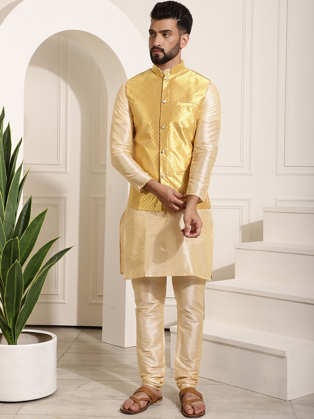 

SOJANYA Men Gold-Toned & Yellow Kurta Set & Nehru Jacket