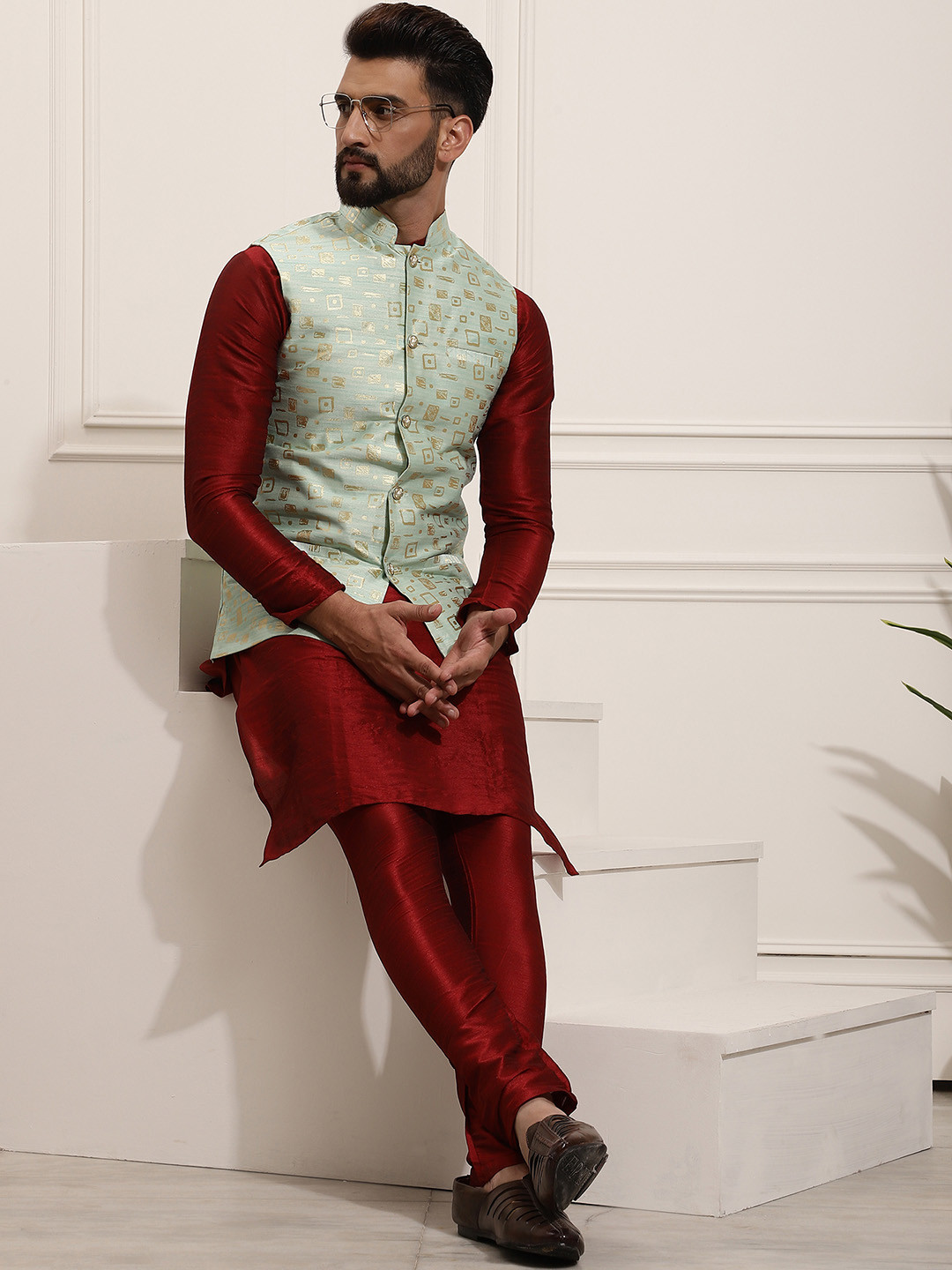 

SOJANYA Men Sea Green & Maroon Solid Kurta Set & Nehru Jacket