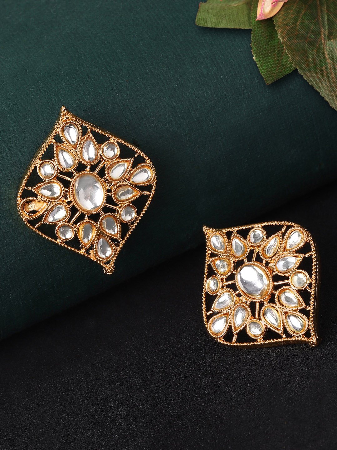 

Rubans Gold-Toned & White Contemporary Studs