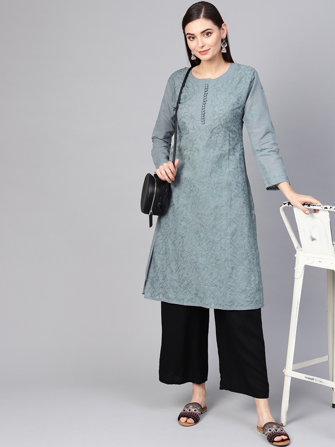 

Saadgi Women Charcoal Grey Aari Embroidered Handloom Straight Kurta