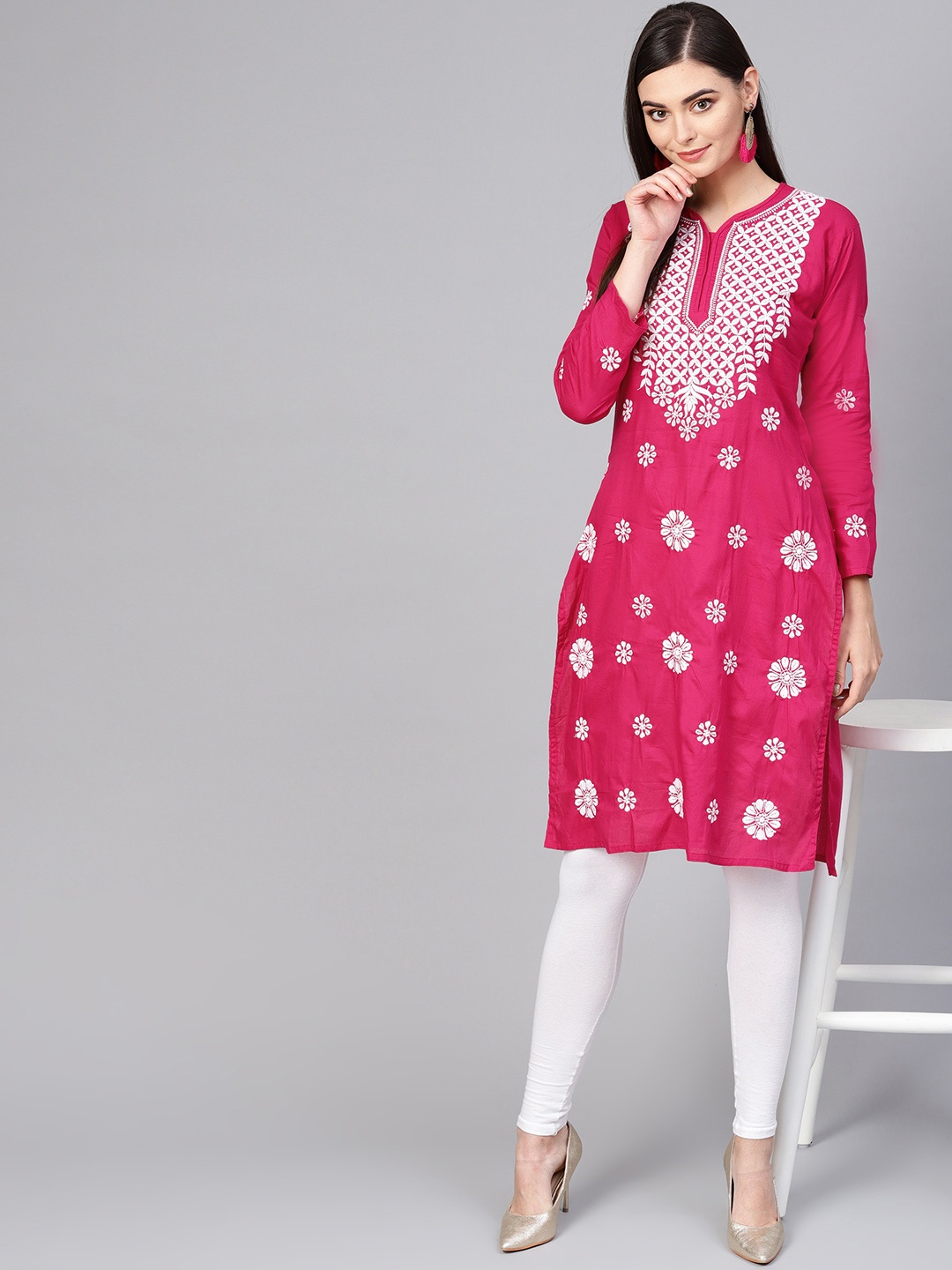 

Saadgi Women Magenta & White Chikankari Embroidered Straight Kurta