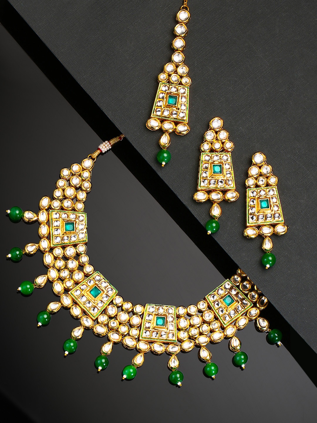 

Priyaasi Green Gold-Plated Kundan-Studded & Beaded Jewellery Set