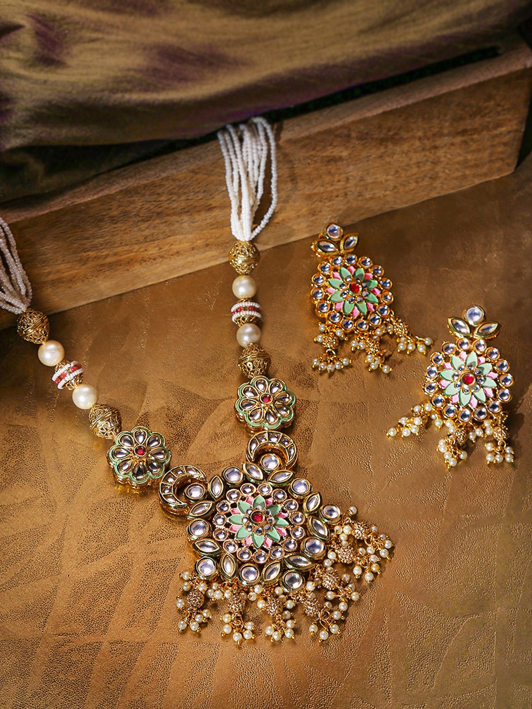 

Priyaasi Off-White Antique Gold-Plated Kundan-Studded & Beaded Enamelled Jewellery Set