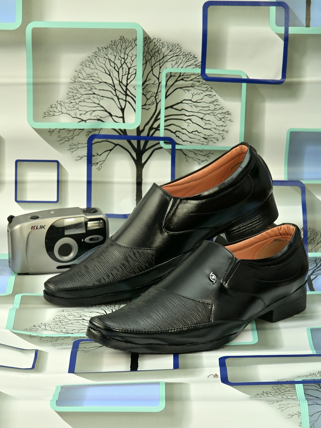 

Sir Corbett Men Black Textured Formal Slip-Ons