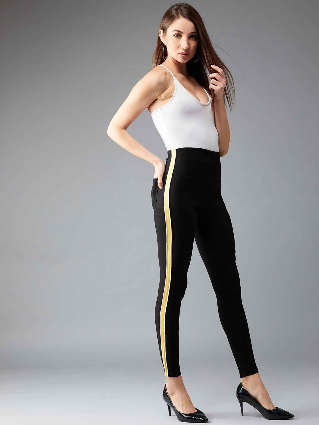 

DOLCE CRUDO Women Black Solid Slim-Fit Treggings
