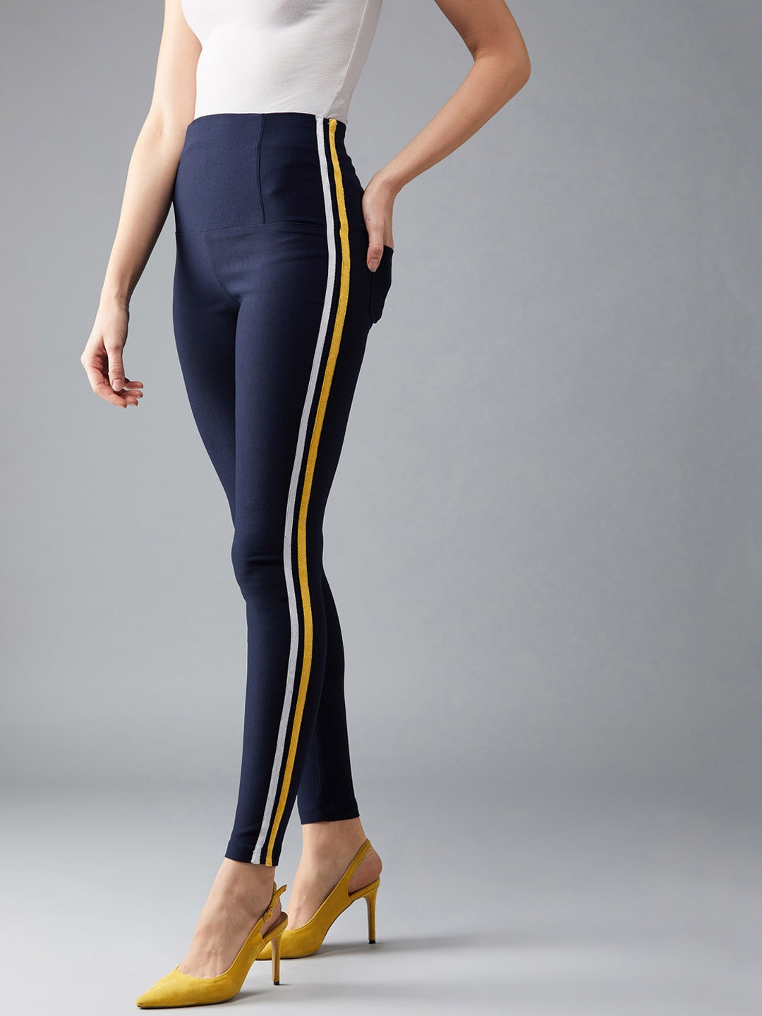 

DOLCE CRUDO Women Navy blue Solid Slim-Fit Treggings
