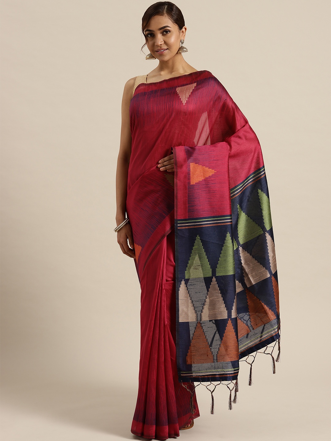 

Saree mall Magenta Solid Saree