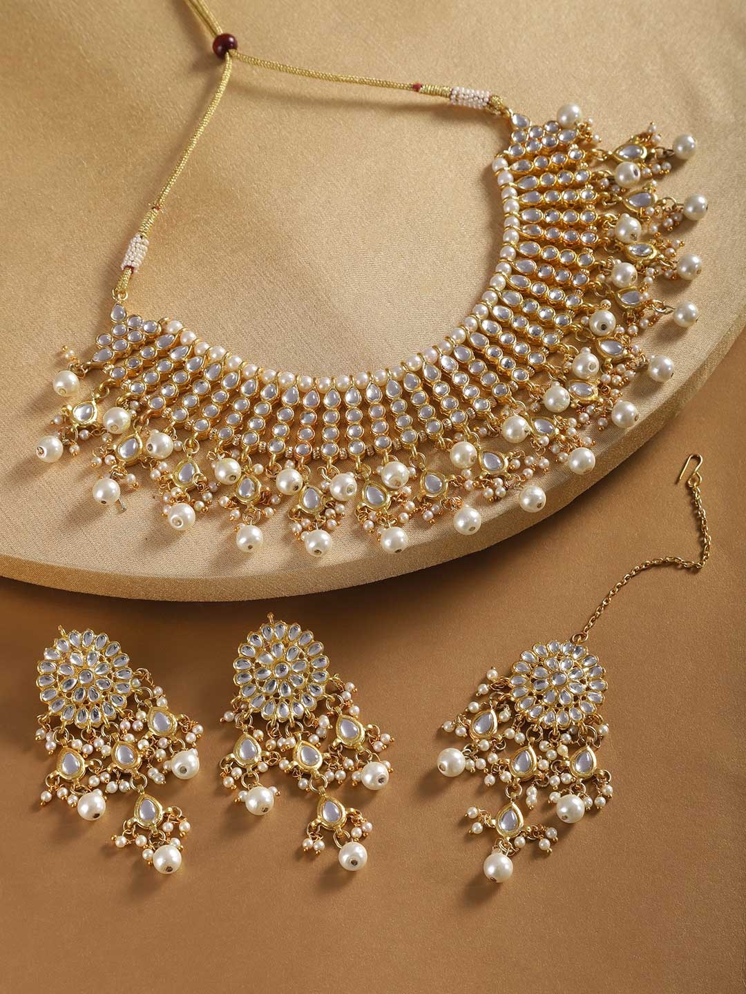 

KARATCART Off-White Gold-Plated Kundan Studded & Beaded Handcrafted Jewellery Set