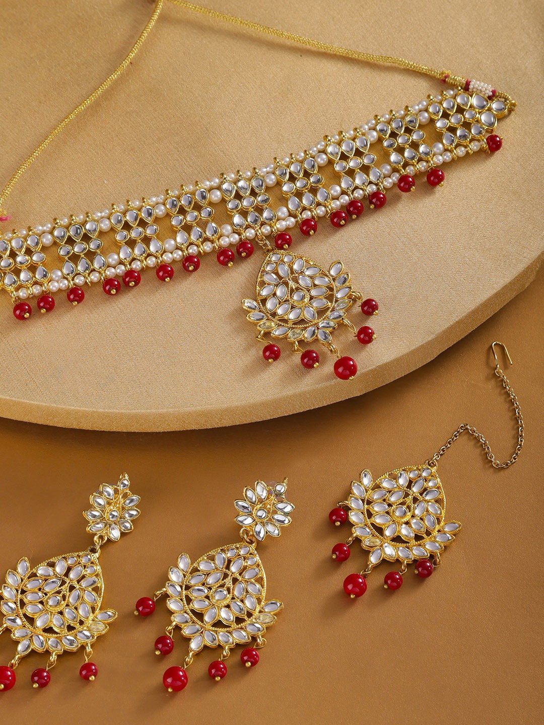 

KARATCART Maroon Gold-Plated Kundan Studded & Beaded Handcrafted Jewellery Set