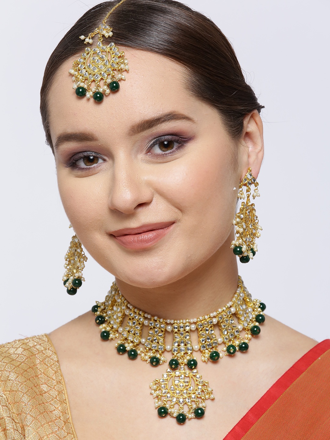 

KARATCART Green Gold-Plated Kundan Studded & Beaded Handcrafted Jewellery Set