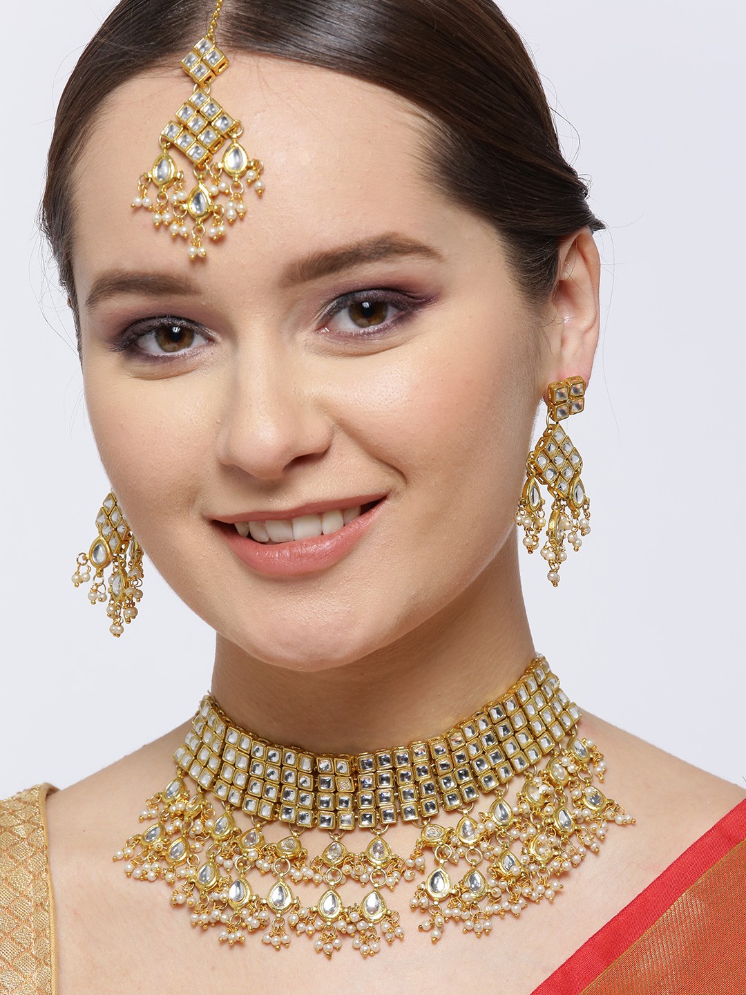 

KARATCART Off-White Gold-Plated Kundan Studded & Beaded Handcrafted Jewellery Set