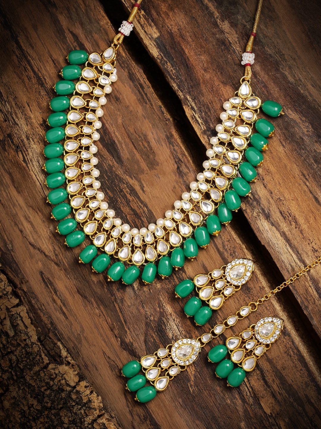 

Zaveri Pearls Green Gold-Plated Kundan & Beads Studded Jewellery Set