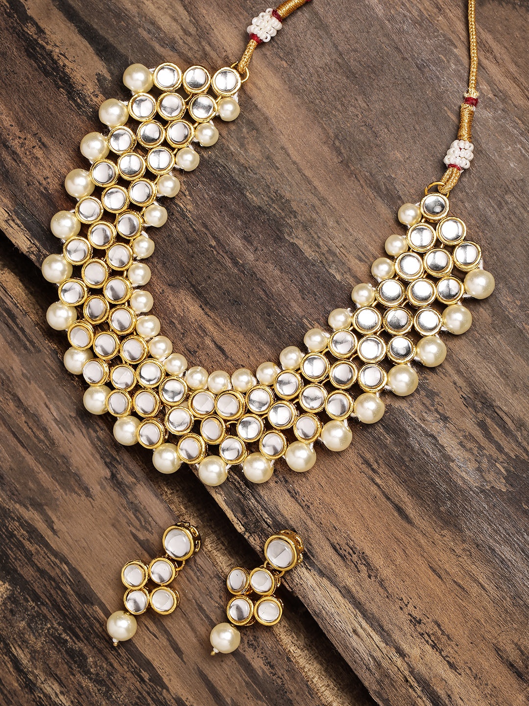

Zaveri Pearls Gold-Toned Kundan & Pearls Studded Jewellery Set