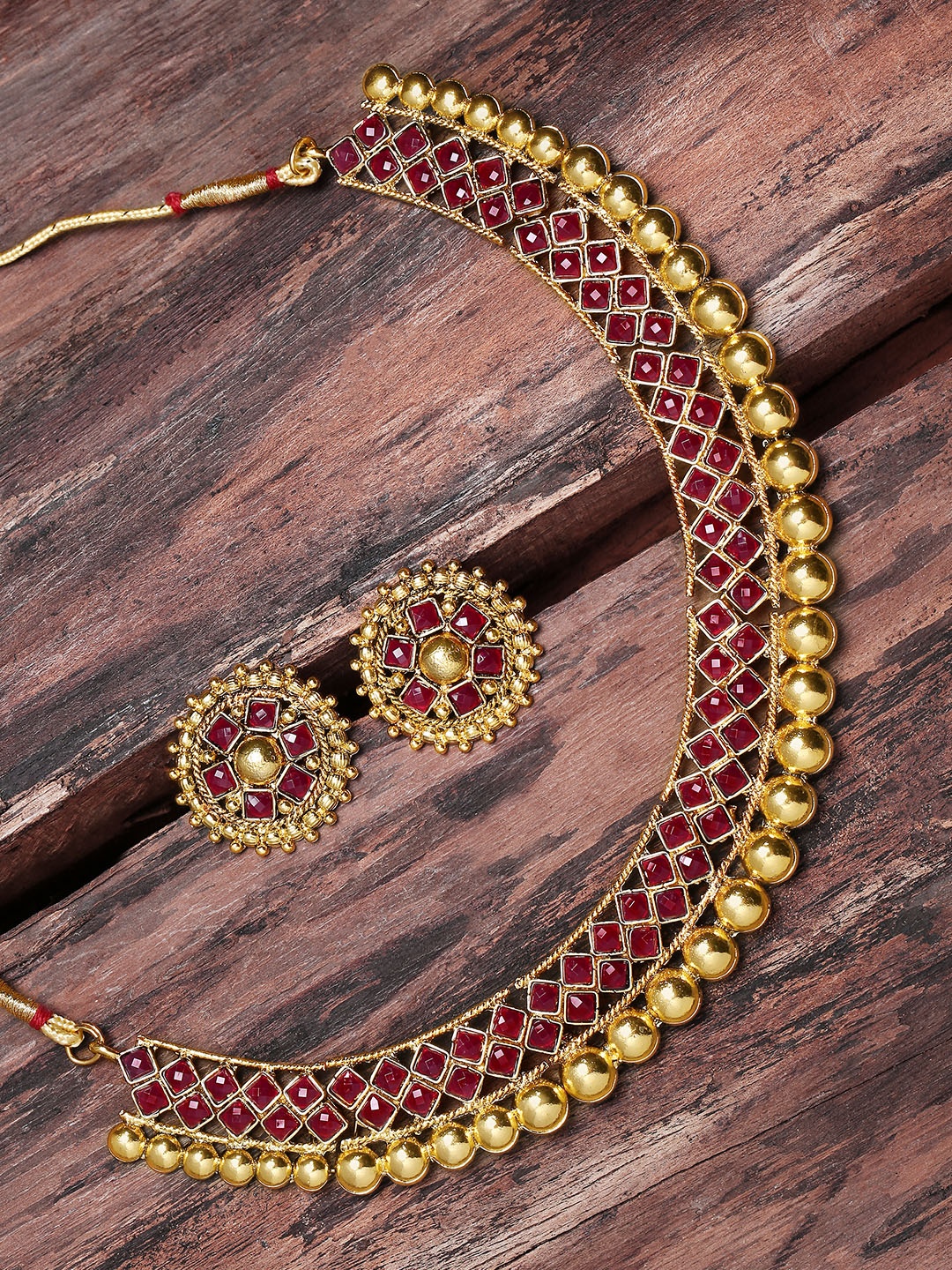 

Zaveri Pearls Red Gold-Plated Studded Jewellery Set