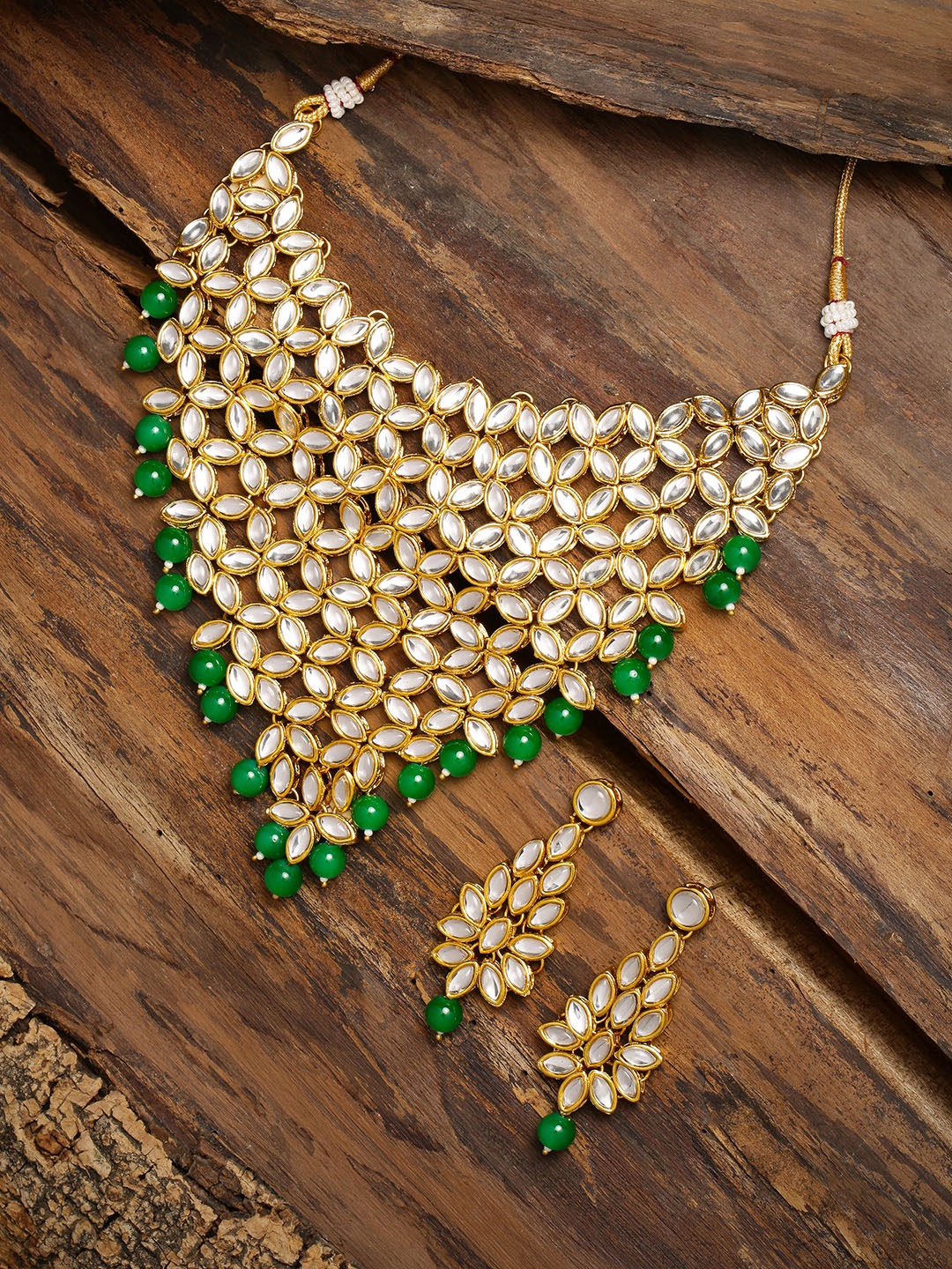 

Zaveri Pearls Green & Gold-Toned Kundan Studded Jewellery Set