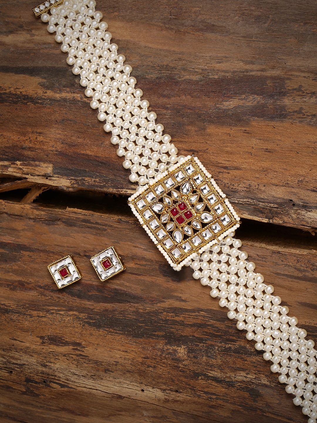 

Zaveri Pearls White & Gold Plated Choker Jewellery Set
