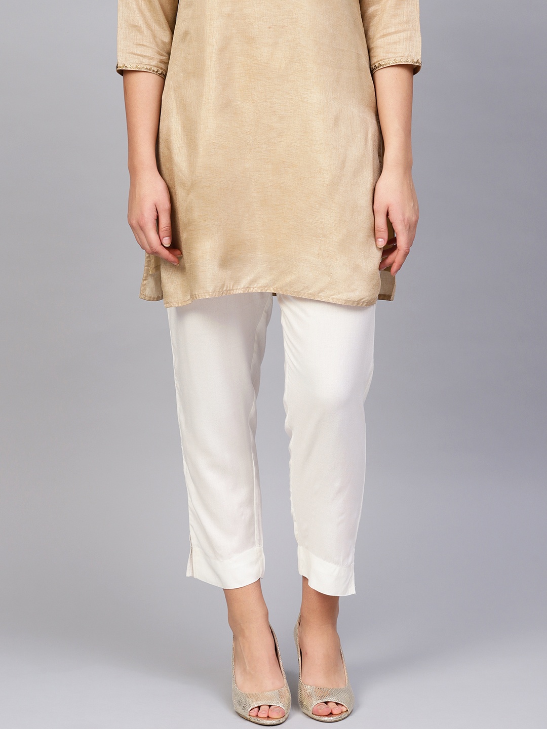 

Varanga Women Off-White Regular Fit Solid Cropped Regular Trousers