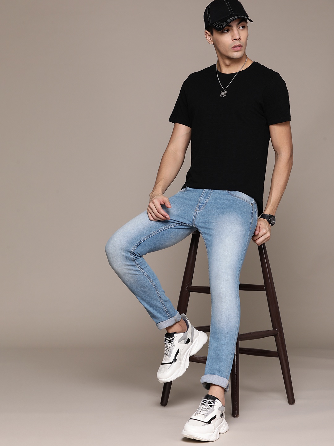 

The Roadster Lifestyle Co. Men Skinny Fit Light Fade Stretchable Jeans, Blue