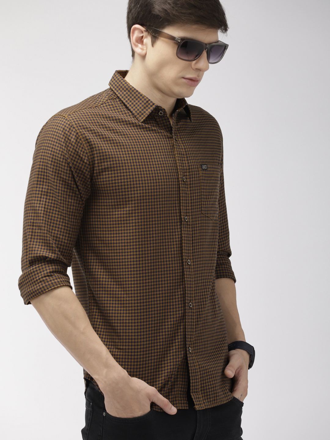 

The Indian Garage Co Men Khaki & Navy Blue Slim Fit Checked Casual Shirt