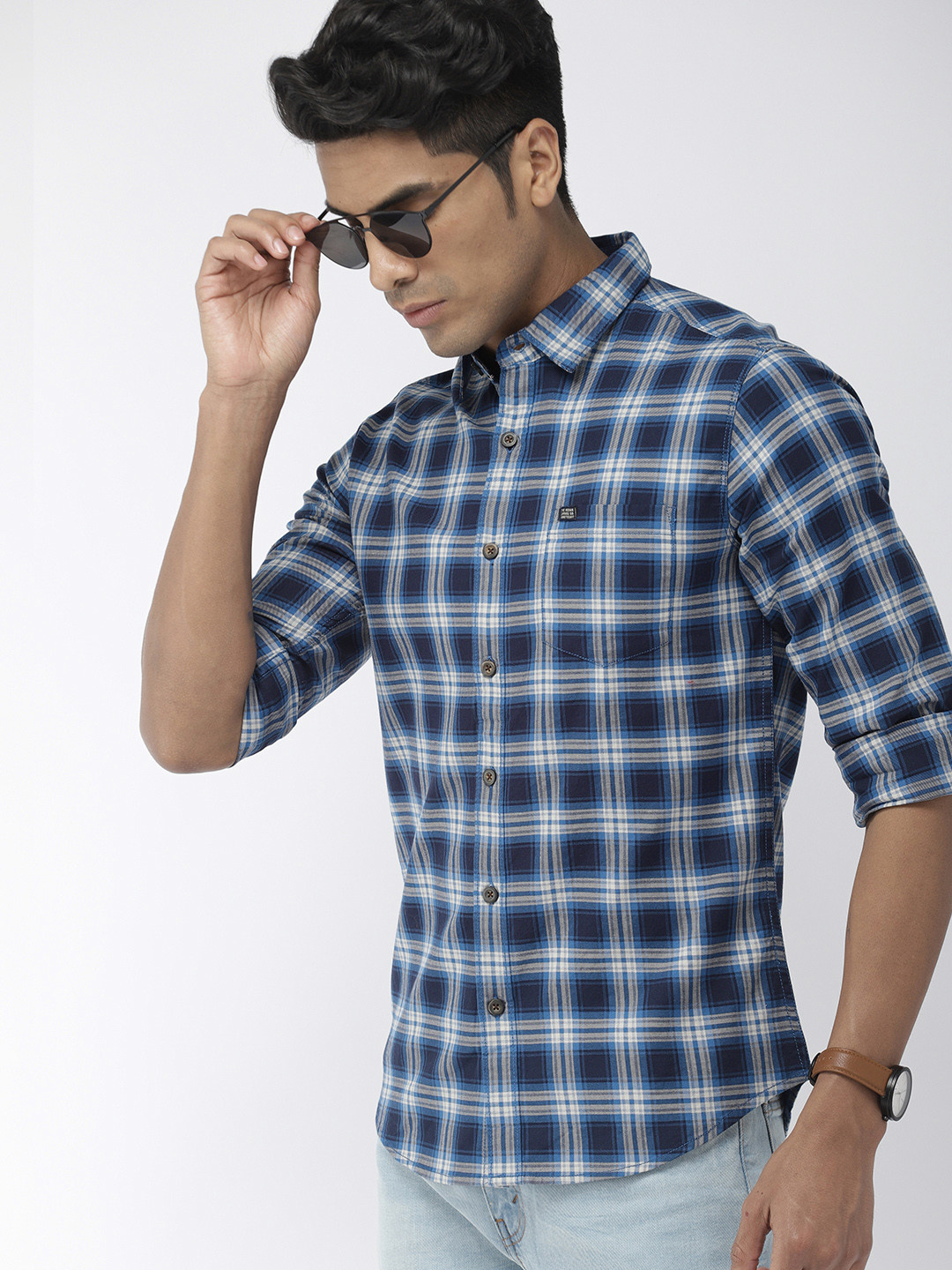 

The Indian Garage Co Men Navy Blue & Off-White Slim Fit Checked Casual Shirt