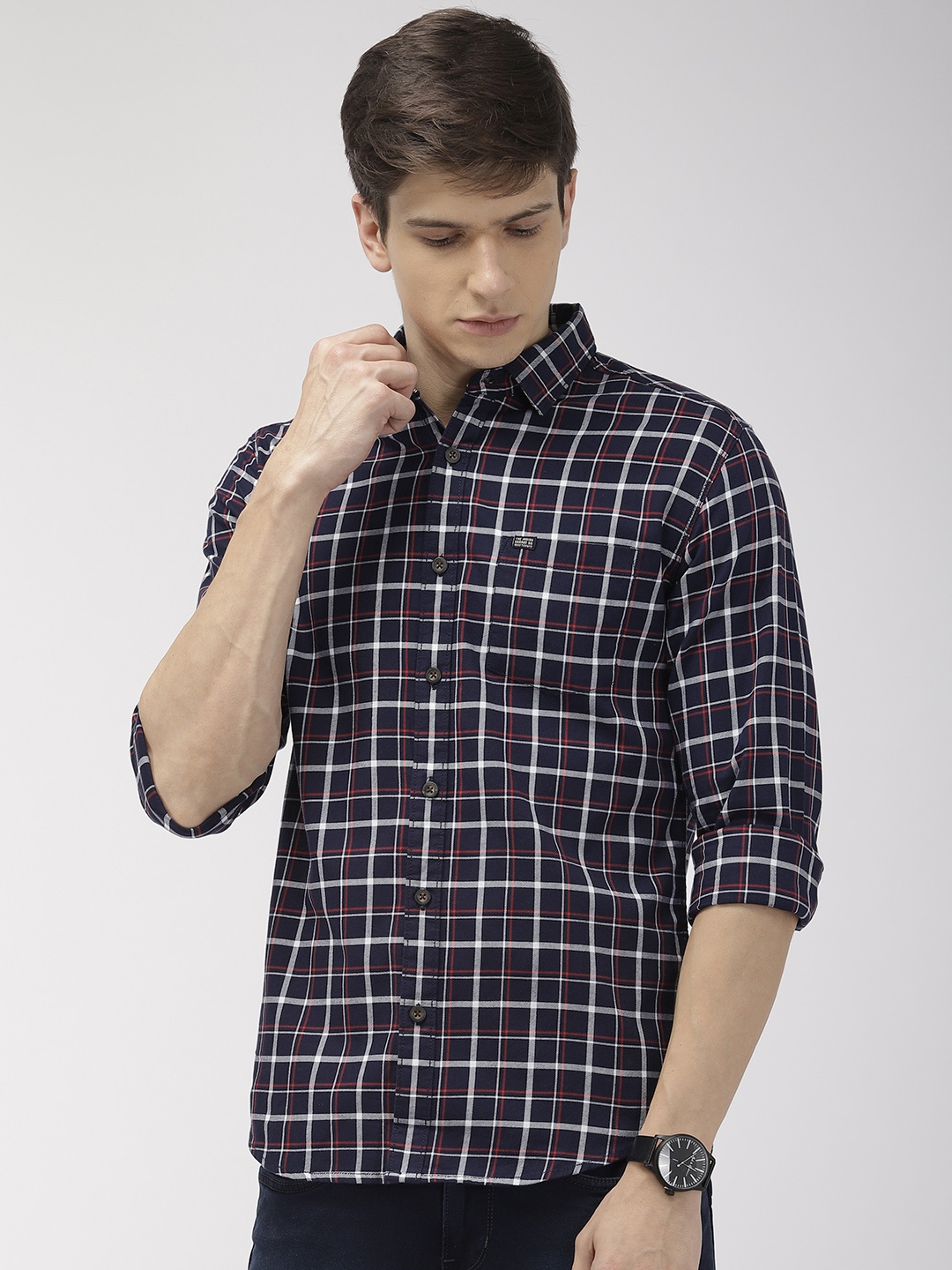 

The Indian Garage Co Men Navy Blue & White Slim Fit Checked Casual Shirt
