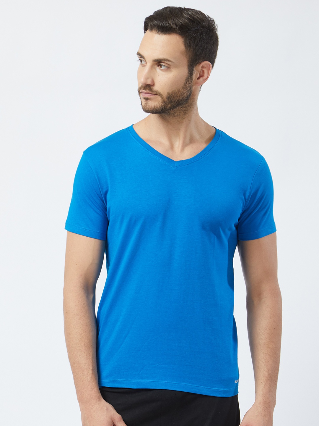 

Fruit of the loom Men Blue Solid V-Neck T-shirt