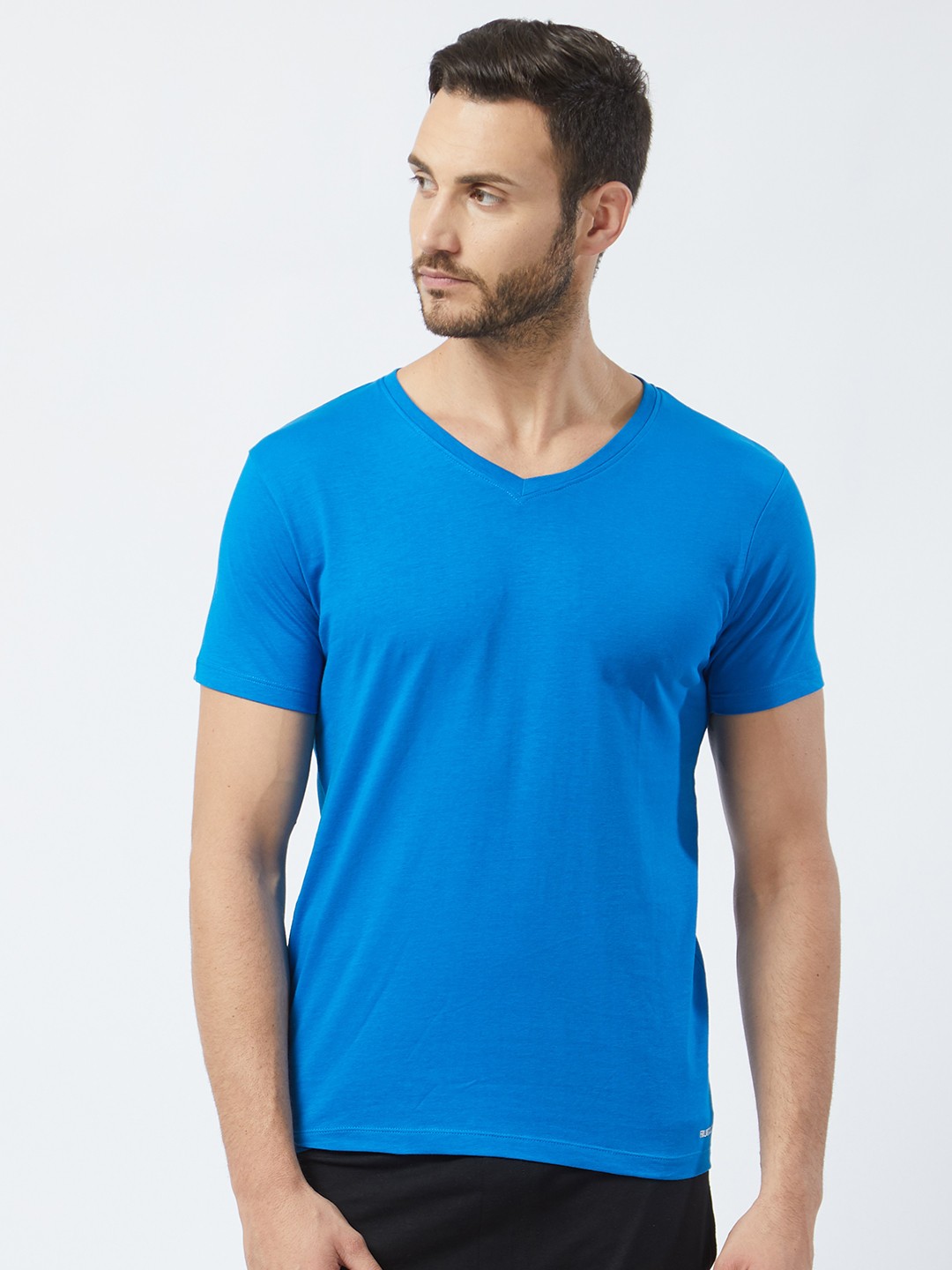 

Fruit of the loom Men Blue Solid V-Neck T-shirt