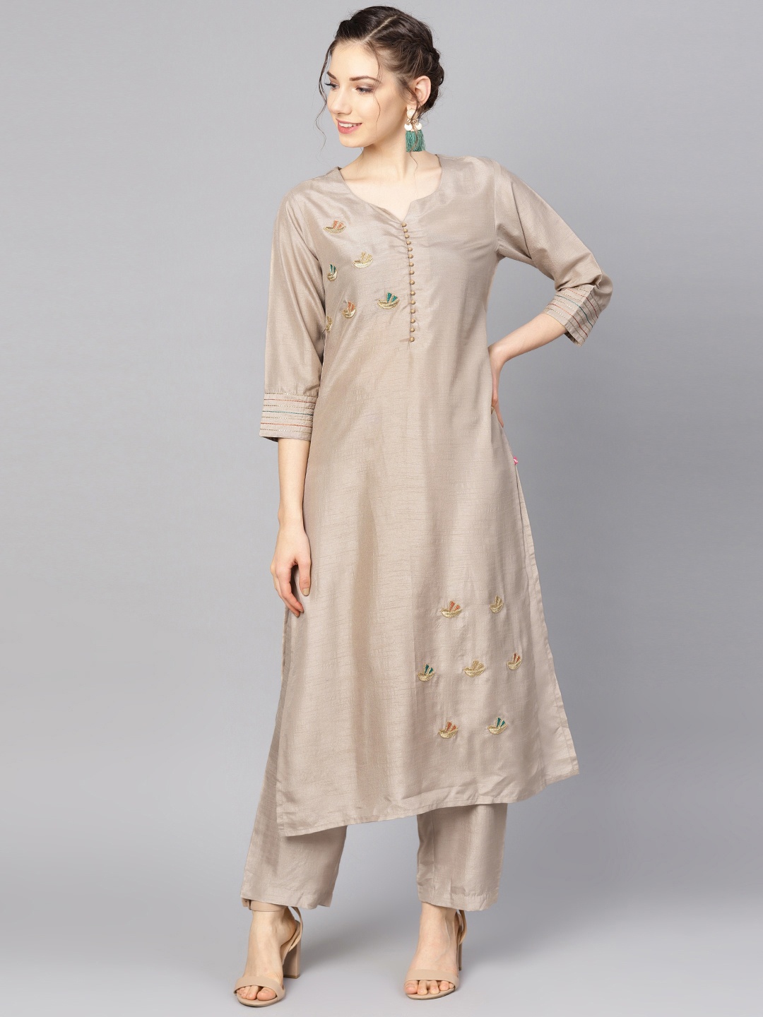 

Varanga Women Grey Solid Kurta with Palazzos