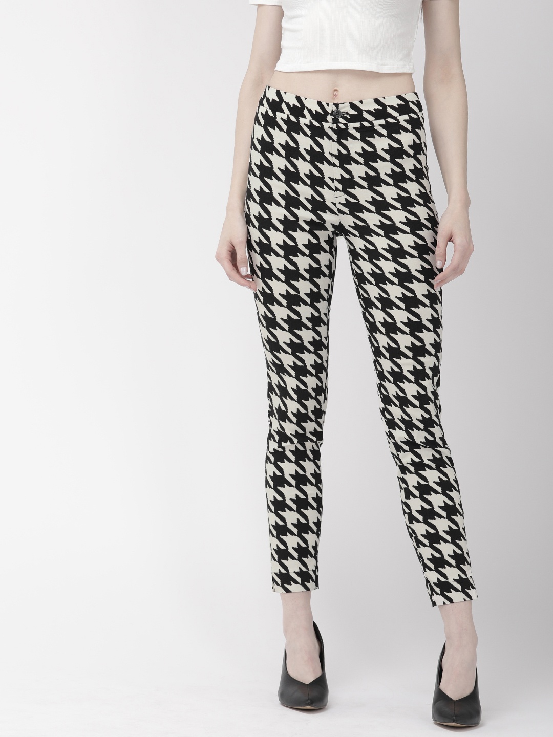 

FOREVER 21 Women Black & Cream-Coloured Regular Fit Printed Regular Trousers