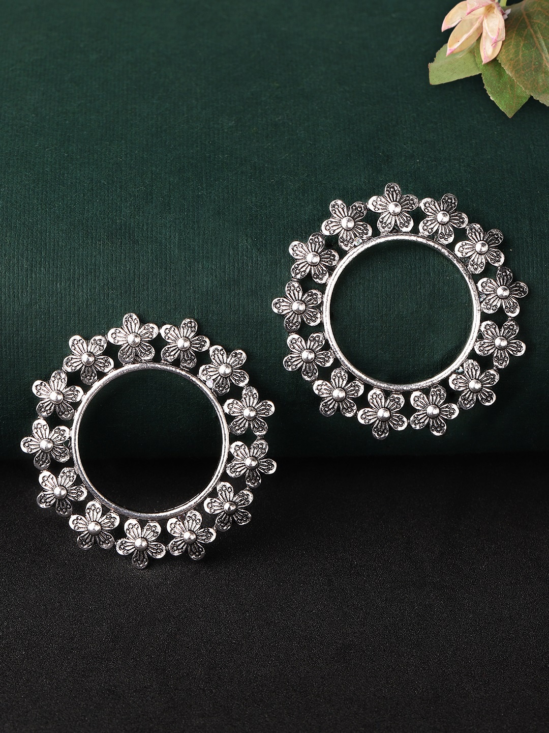 

Rubans Silver-Plated & White Circular Handcrafted Studs