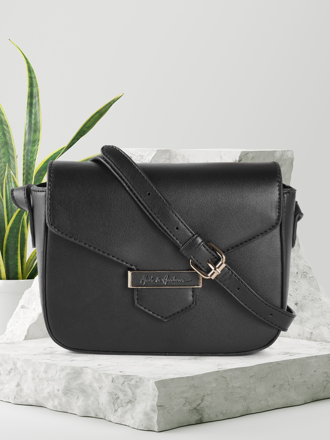 

Mast & Harbour Black Solid Sling Bag