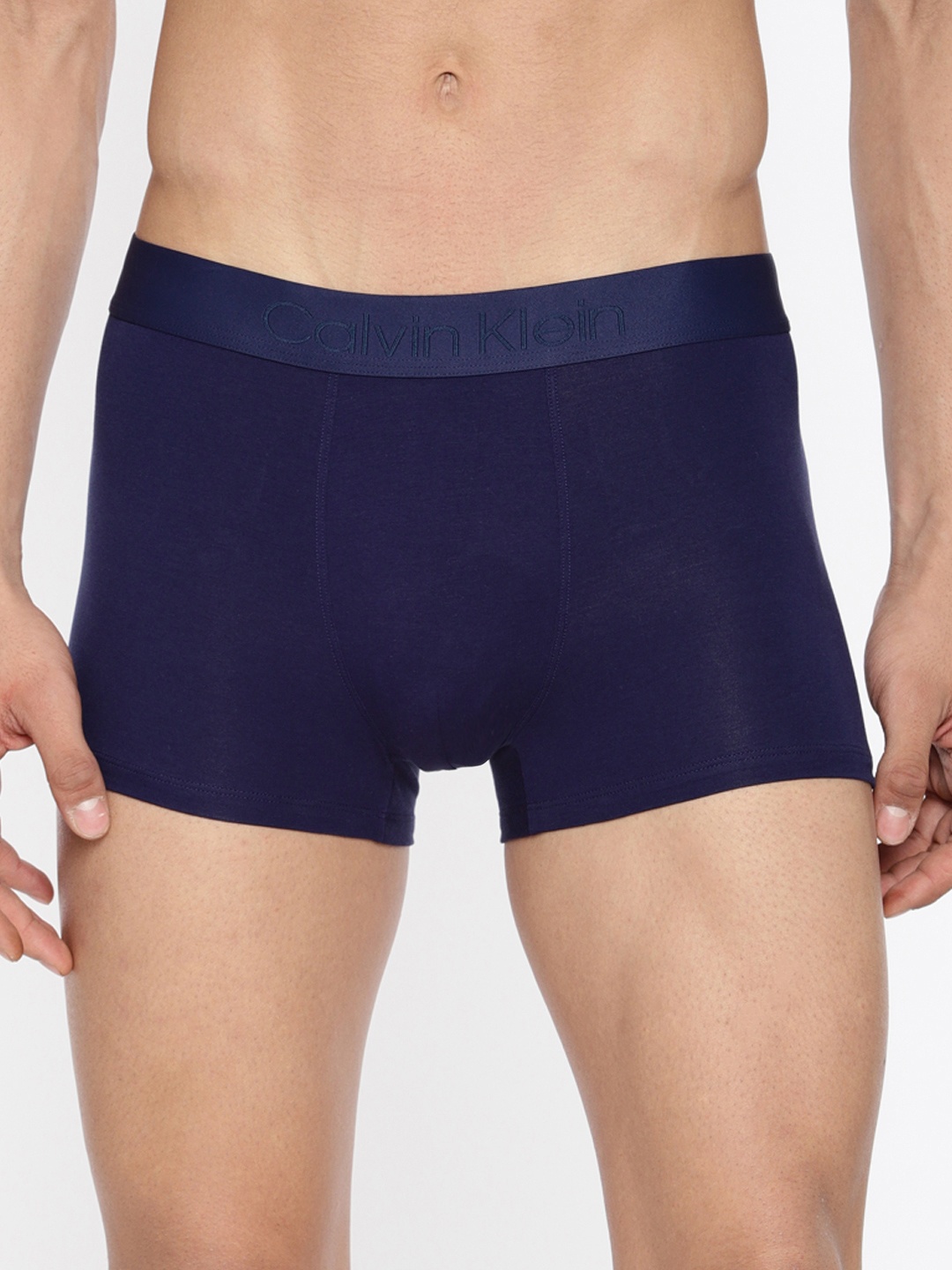 

Calvin Klein Underwear Men Purple Solid Trunk NB19325VZ