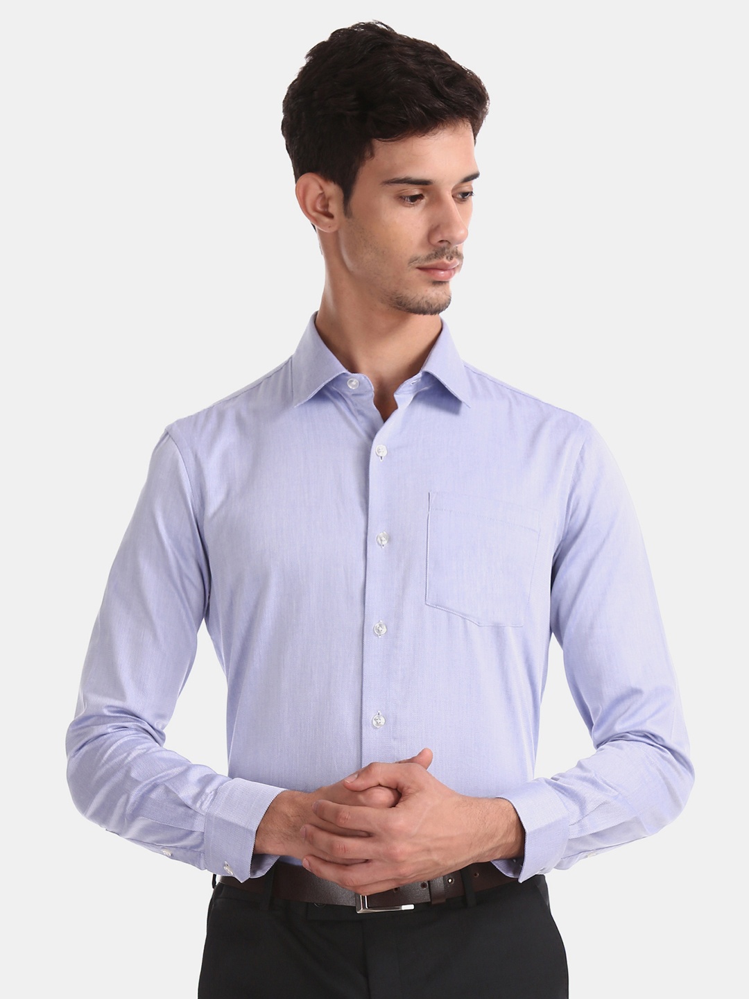 

Arrow Men Blue Regular Fit Solid Formal Shirt