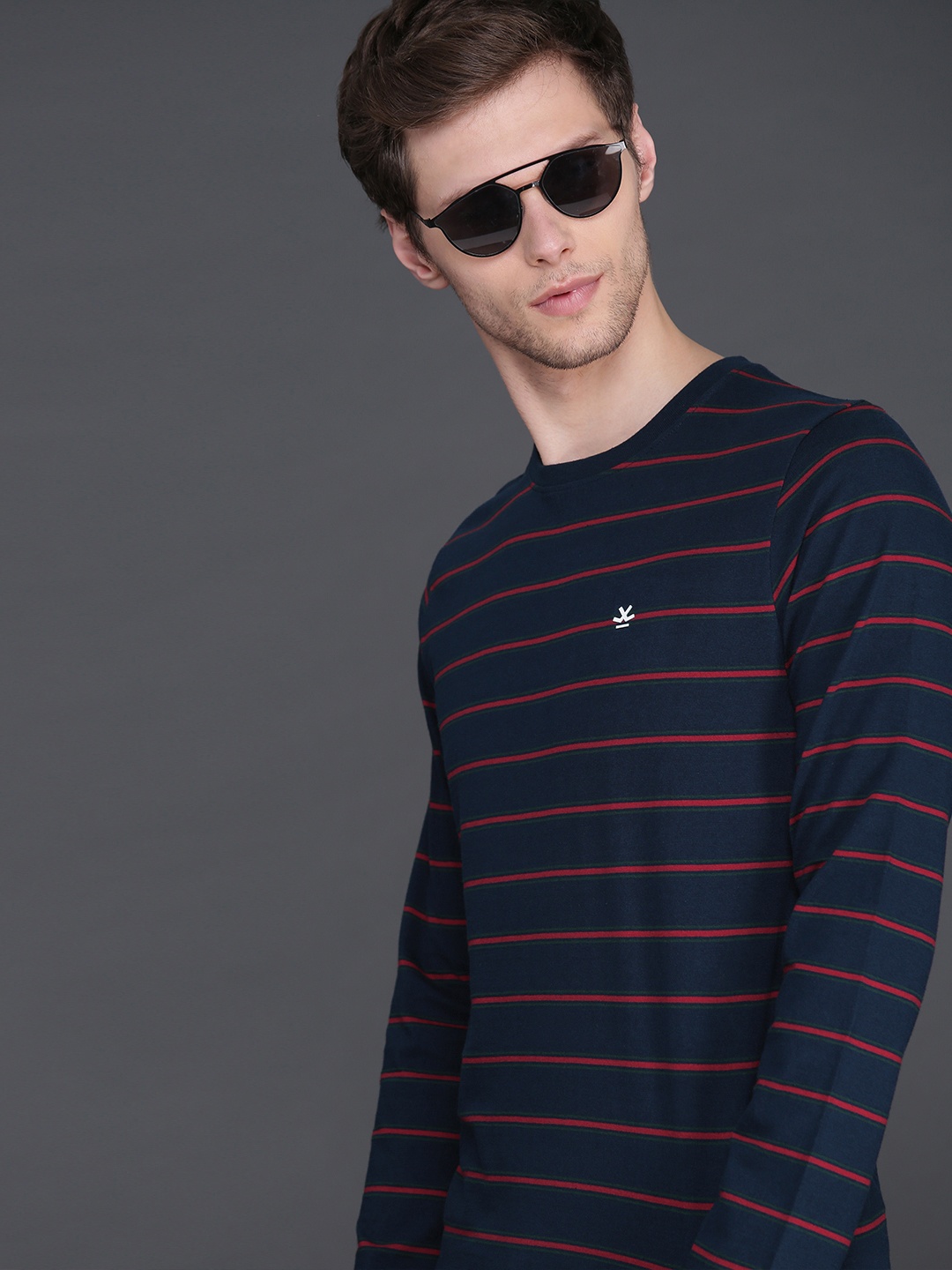

WROGN Men Navy Blue Red Striped Round Neck Pure Cotton T-shirt