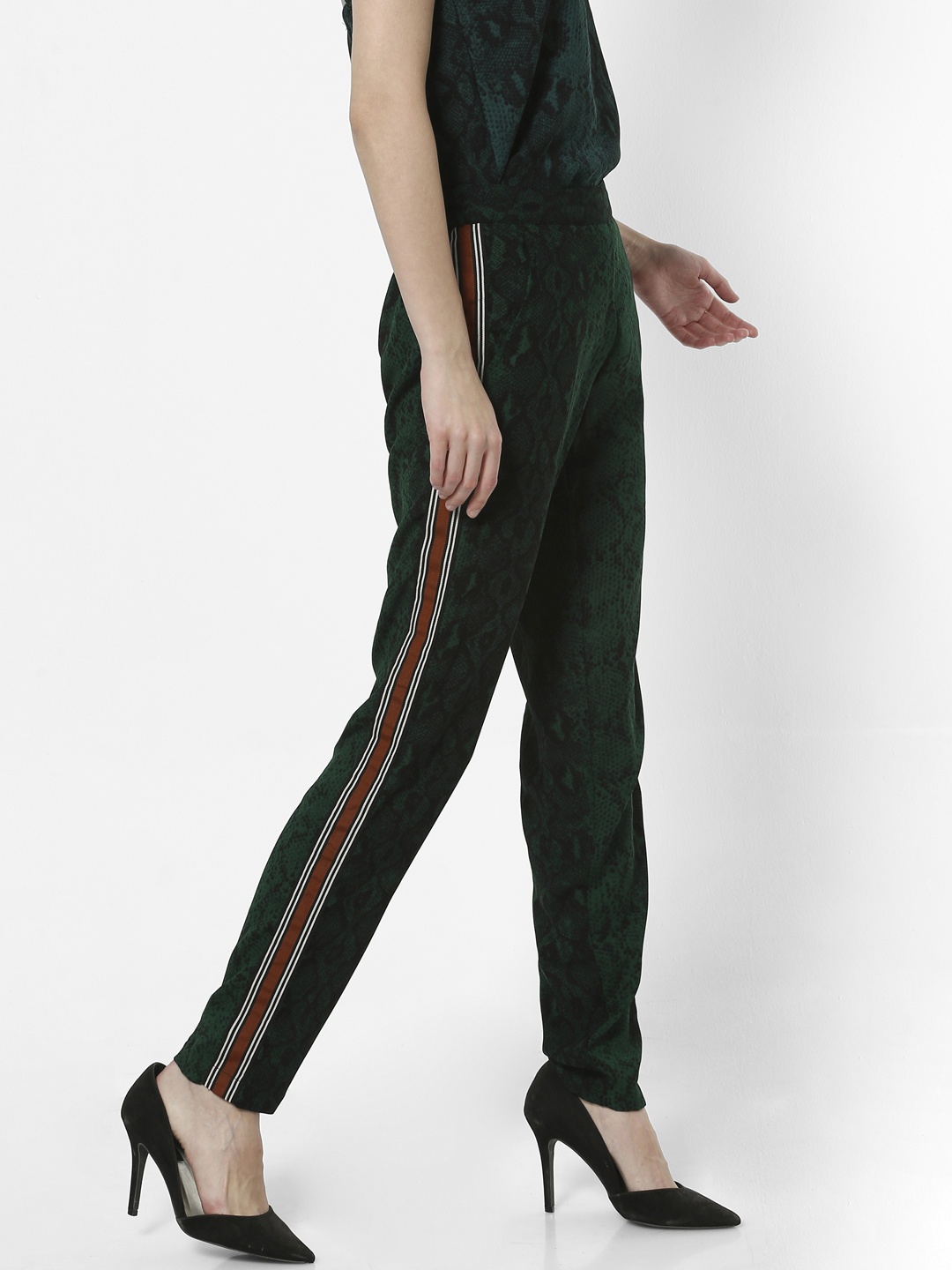 

ONLY Women Green & Black Regular Fit Printed Regular Trousers