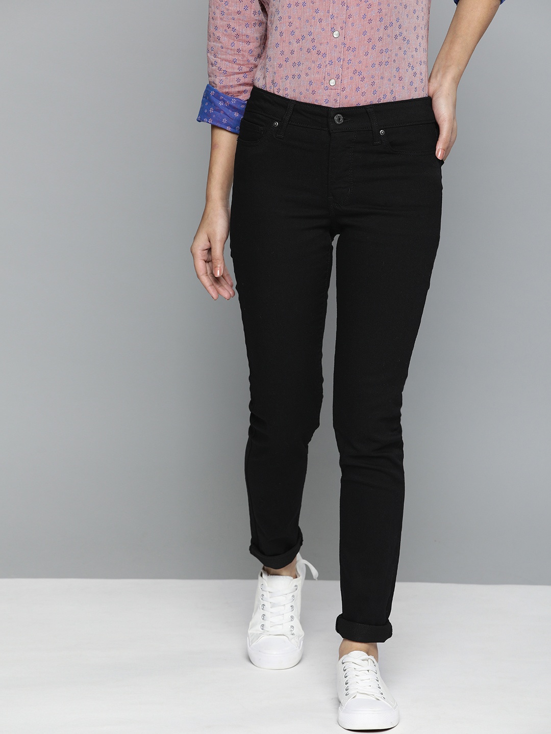 

Levis Women Black 711 Skinny Fit Mid-Rise Clean Look Stretchable Jeans