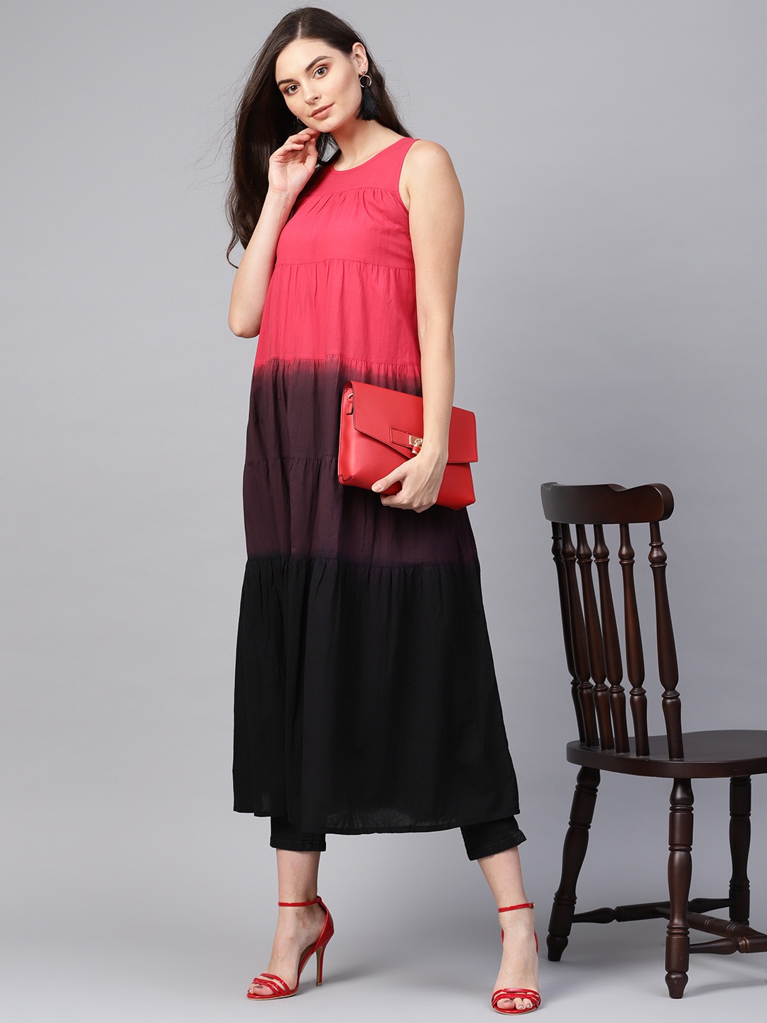 

SASSAFRAS Women Red & Black Ombre Dyed Tiered A-Line Kurta