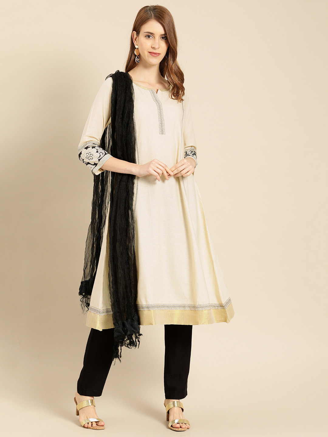 

IMARA Women Off-White & Black Solid Kurta with Trousers & Dupatta