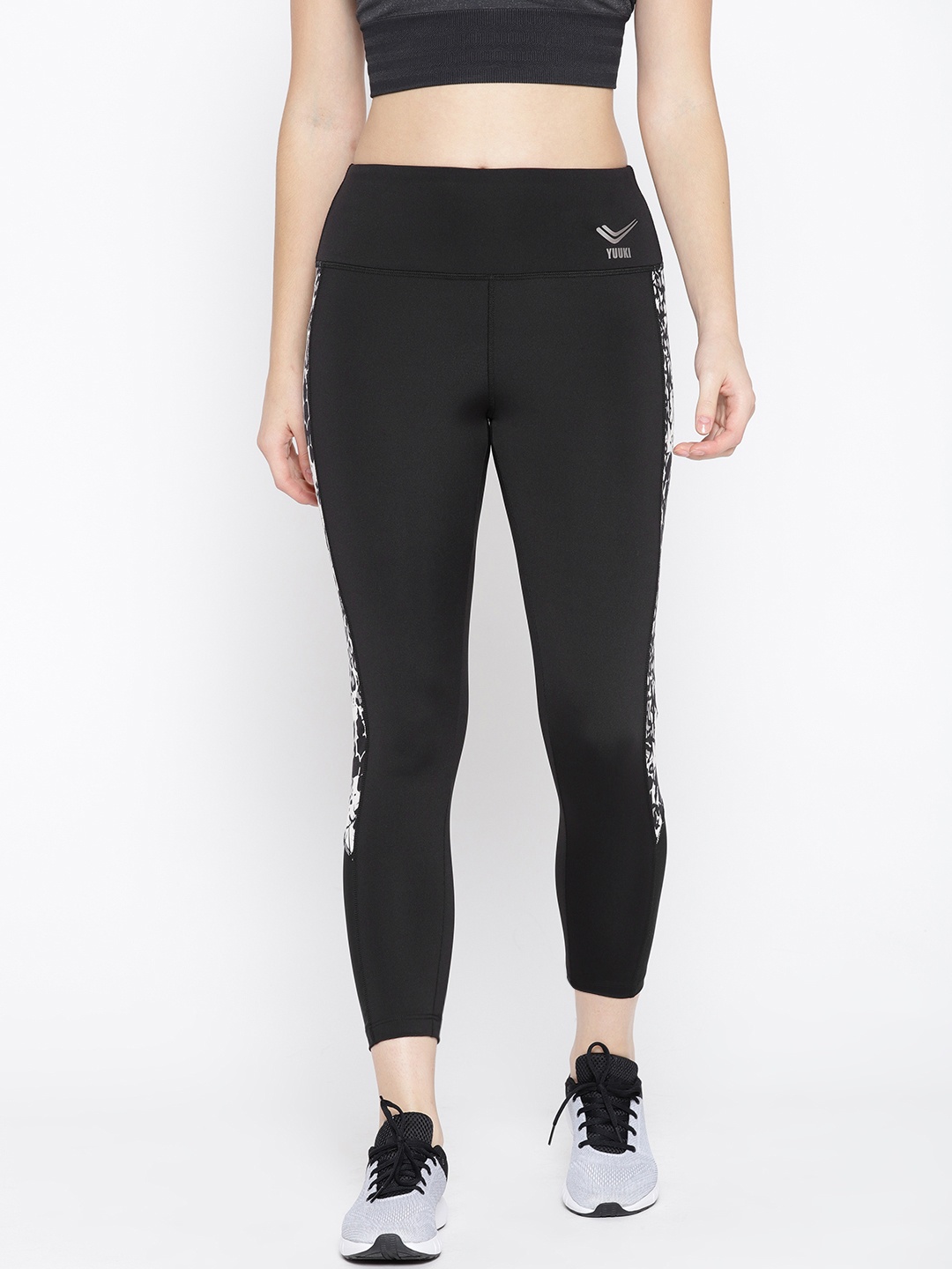 

Yuuki Women Black Solid Cropped Tights