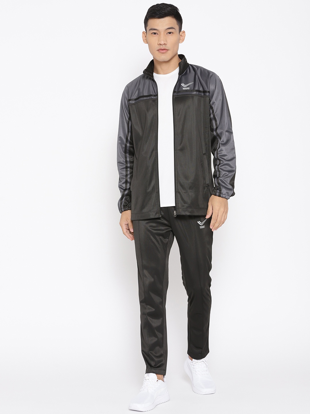 

Yuuki Men Black Solid Tracksuit