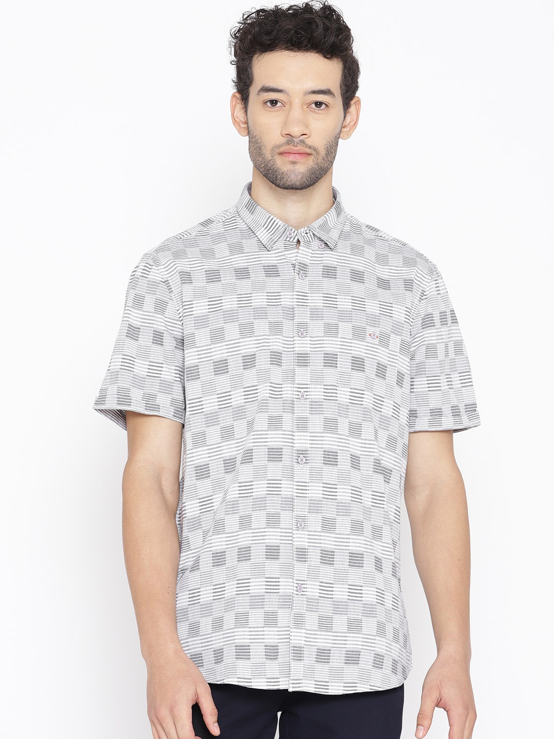 

Blackberrys Men Off-White & Grey Slim Fit Checked Casual Shirt