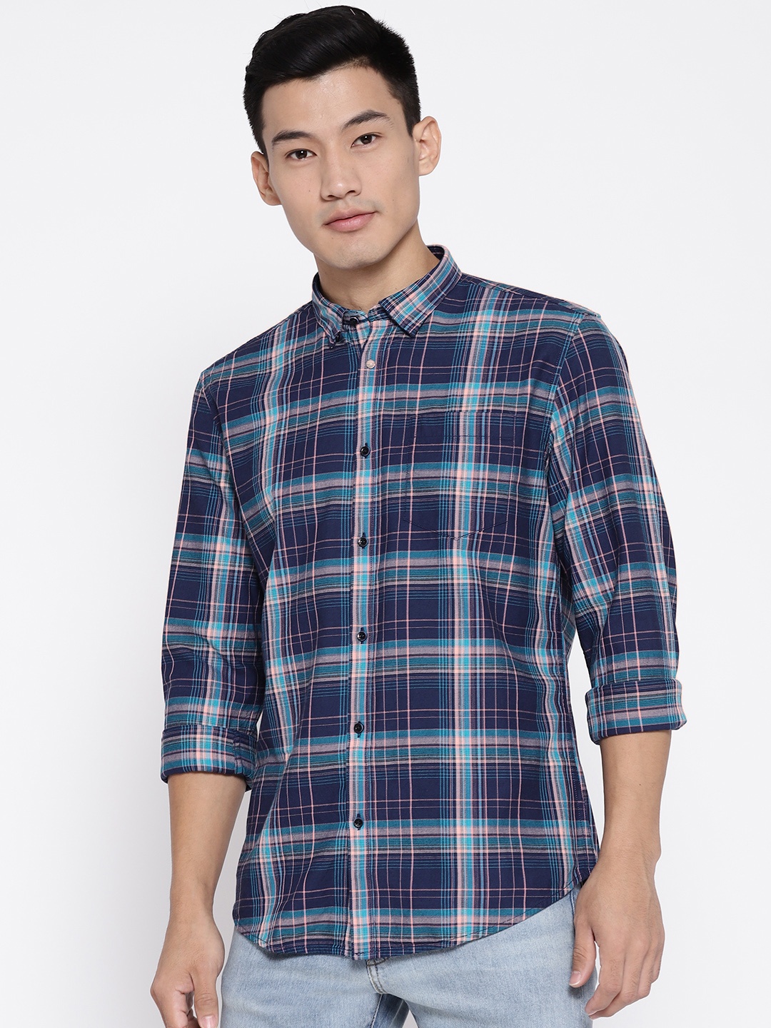 

Blackberrys Men Blue & Pink Slim Fit Checked Casual Shirt