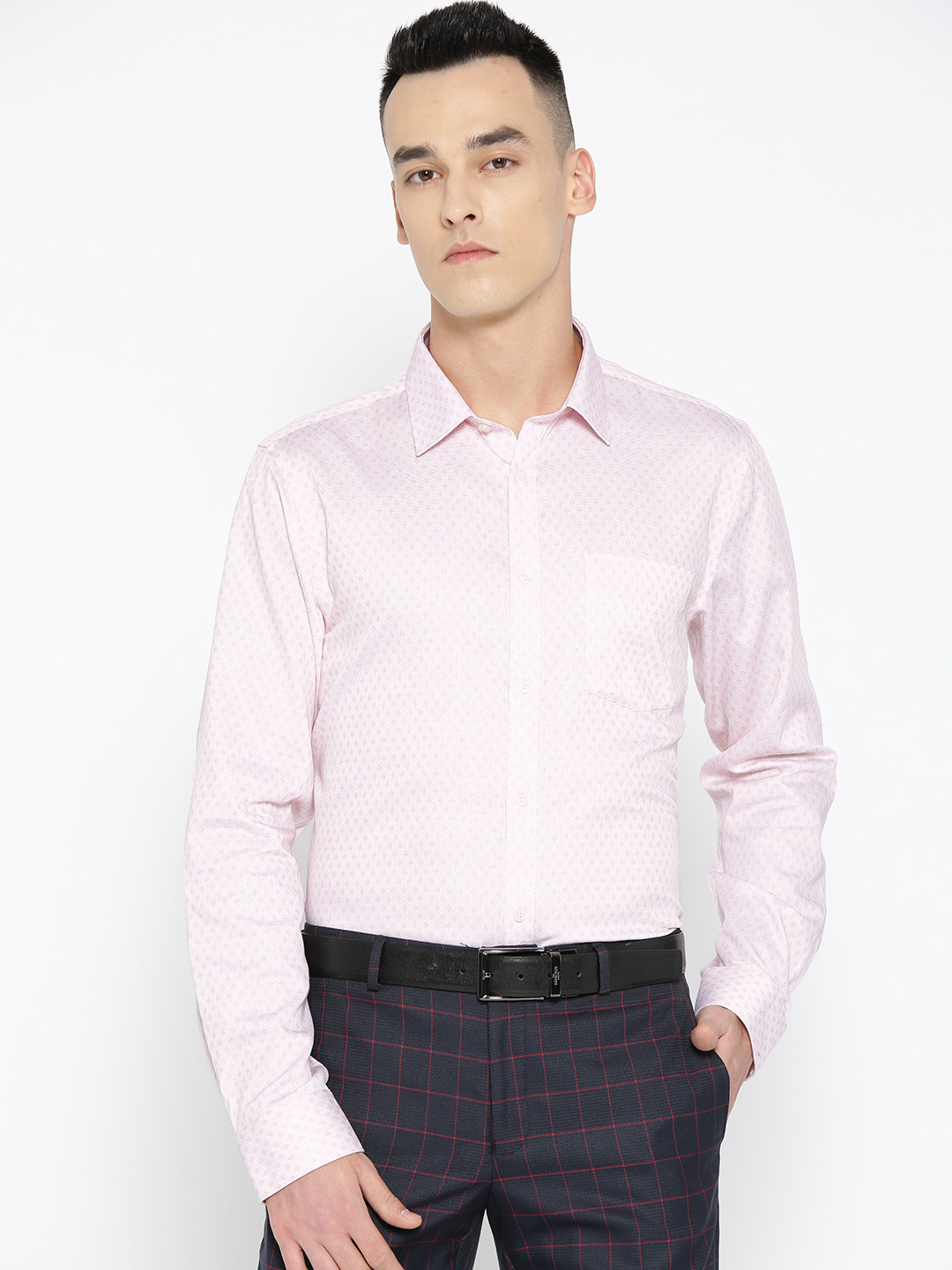 

Blackberrys Men Off-White & Red Slim Fit Printed Formal Shirt