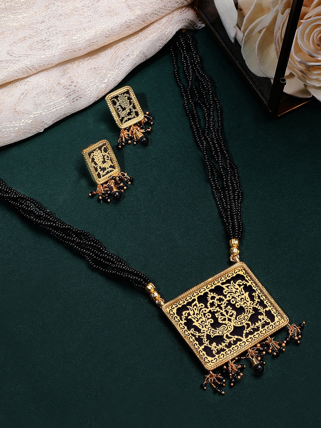 

Rubans Women Gold-Toned & Black Beaded Jewellery Set