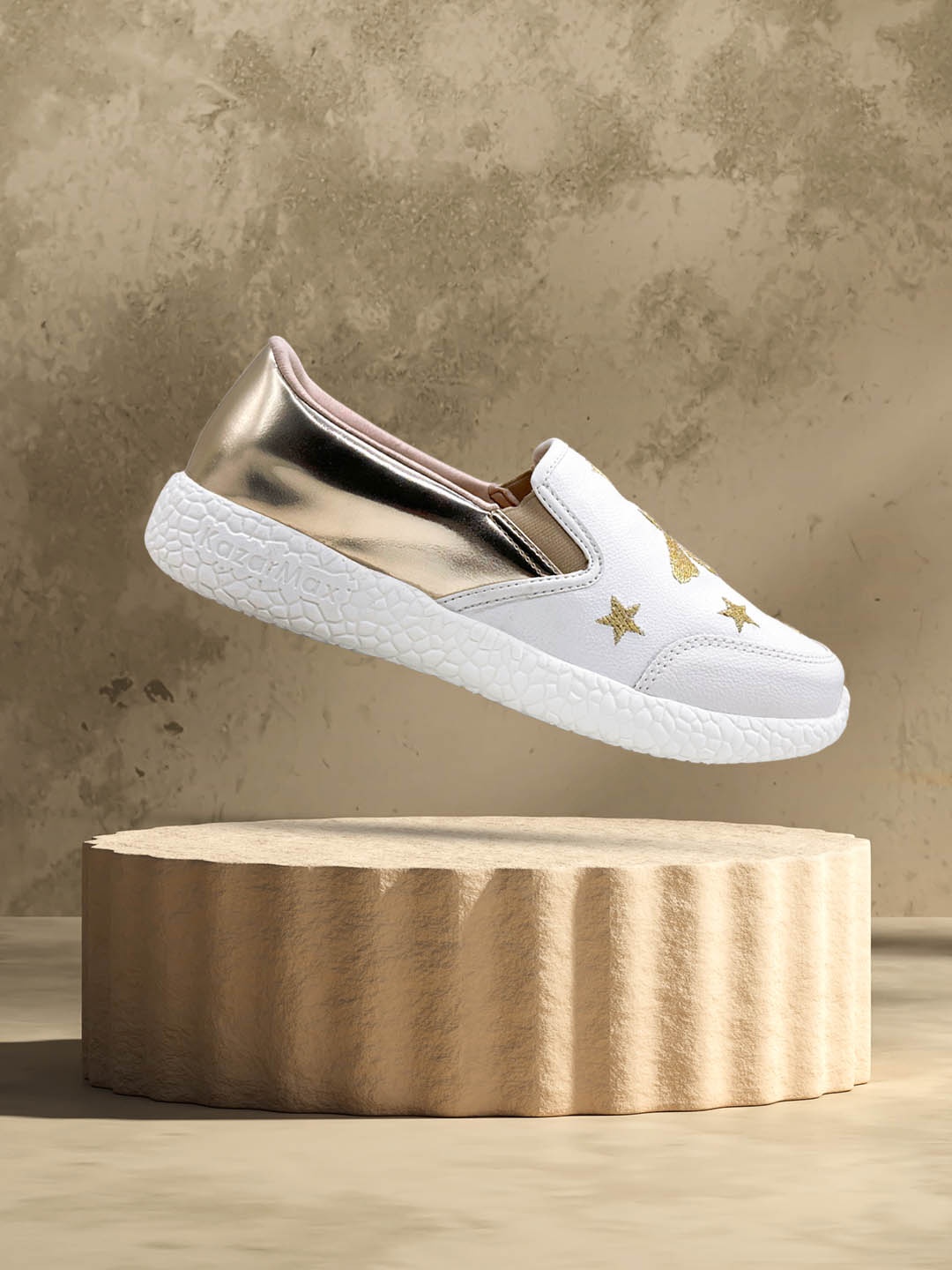 

KazarMax Kids White & Gold-Toned Embroidered Slip-On Sneakers