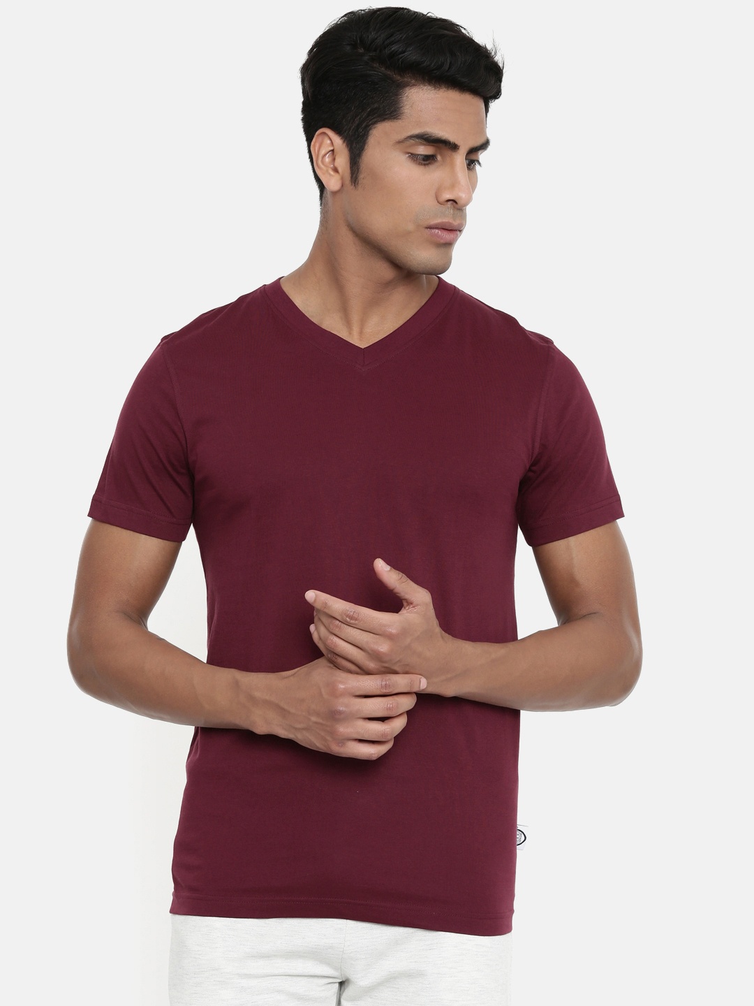 

zebu Men Burgundy Solid V-Neck Lounge T-shirt 1ZVHT